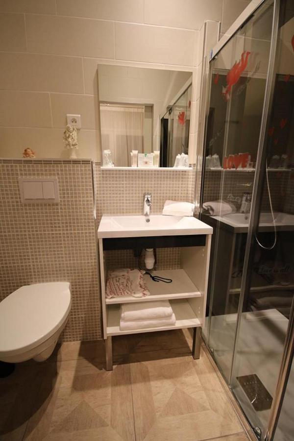 Lakeside 3*