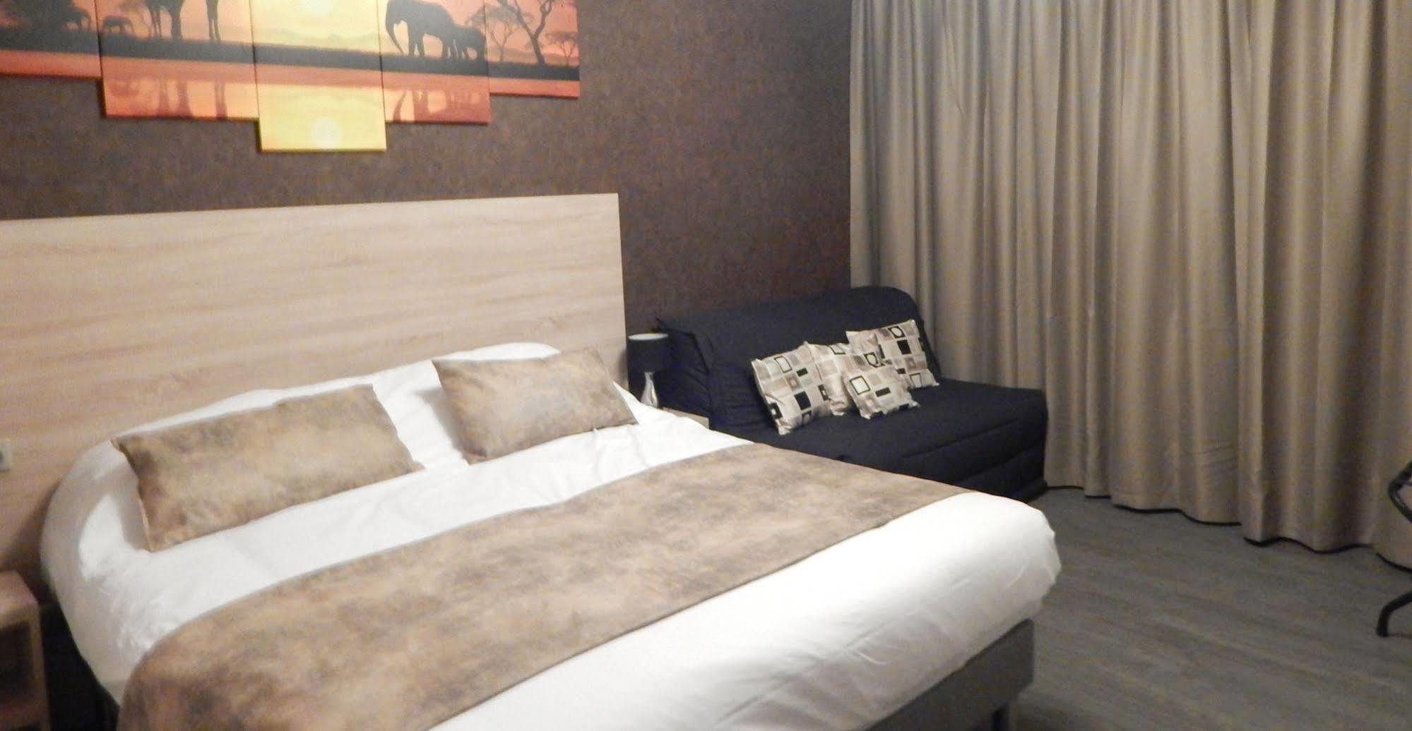 Lakeside 3*